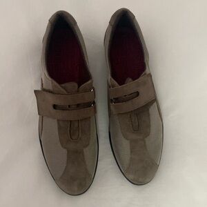 Munro Sport Joliet sneakers size 8. Brand new, never worn